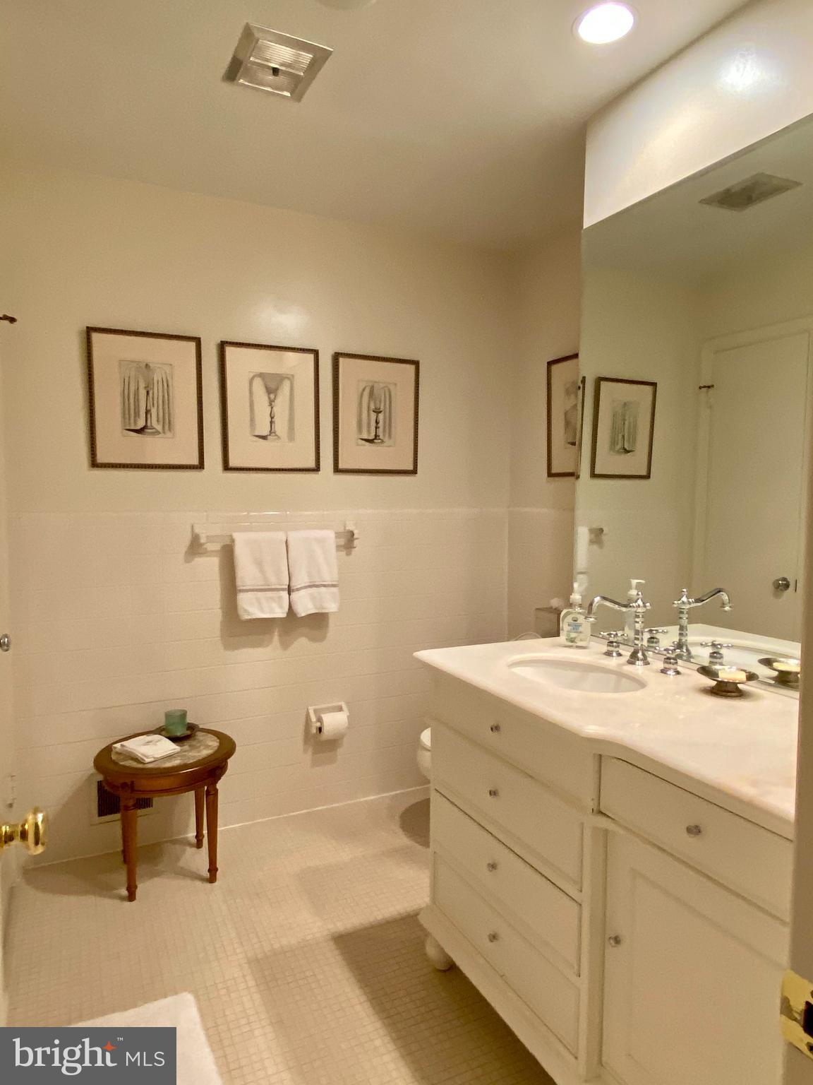 6313 Stoneham Lane McLean, VA 22101 - Photo 16 of 19 Upper Hall Bath