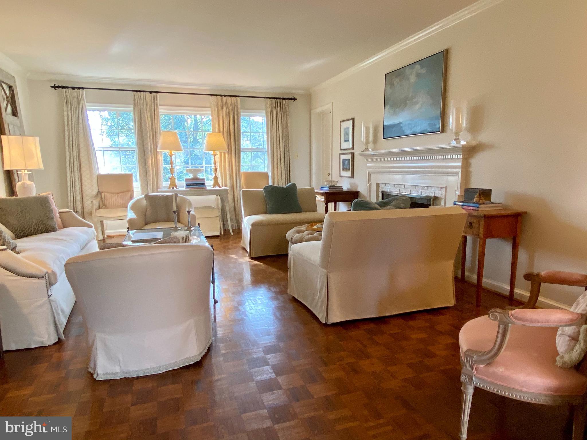 6313 Stoneham Lane McLean, VA 22101 - Photo 4 of 19 Living Room