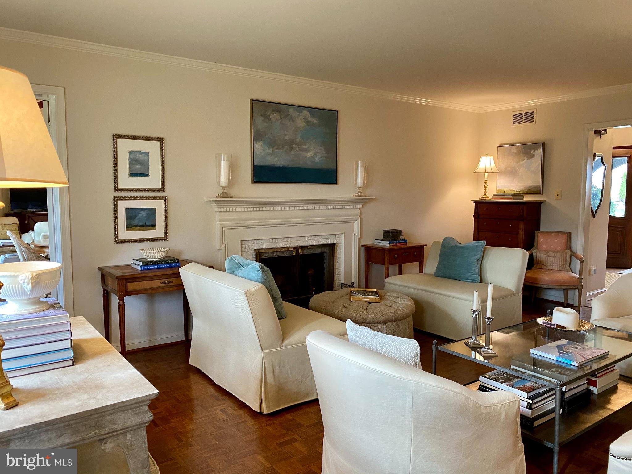 6313 Stoneham Lane McLean, VA 22101 - Photo 6 of 19 Living Room