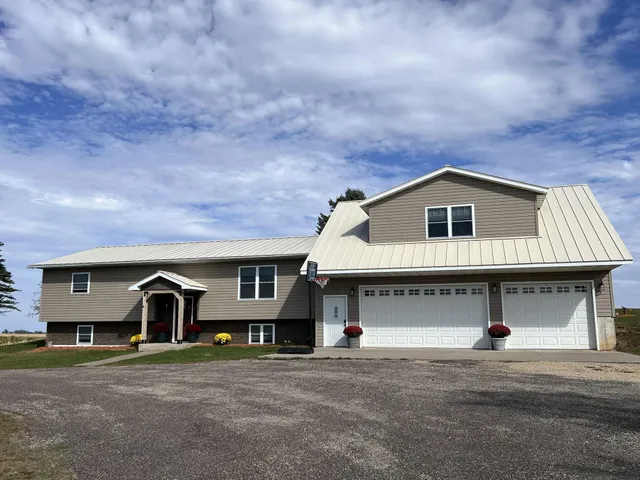 $499,000 | S4354 Curti Road, Genoa, WI 54632
