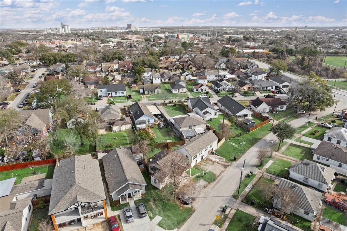 7413 Dallas Street Houston, TX 77011 - Photo 24 of 26 an aerial view of a city