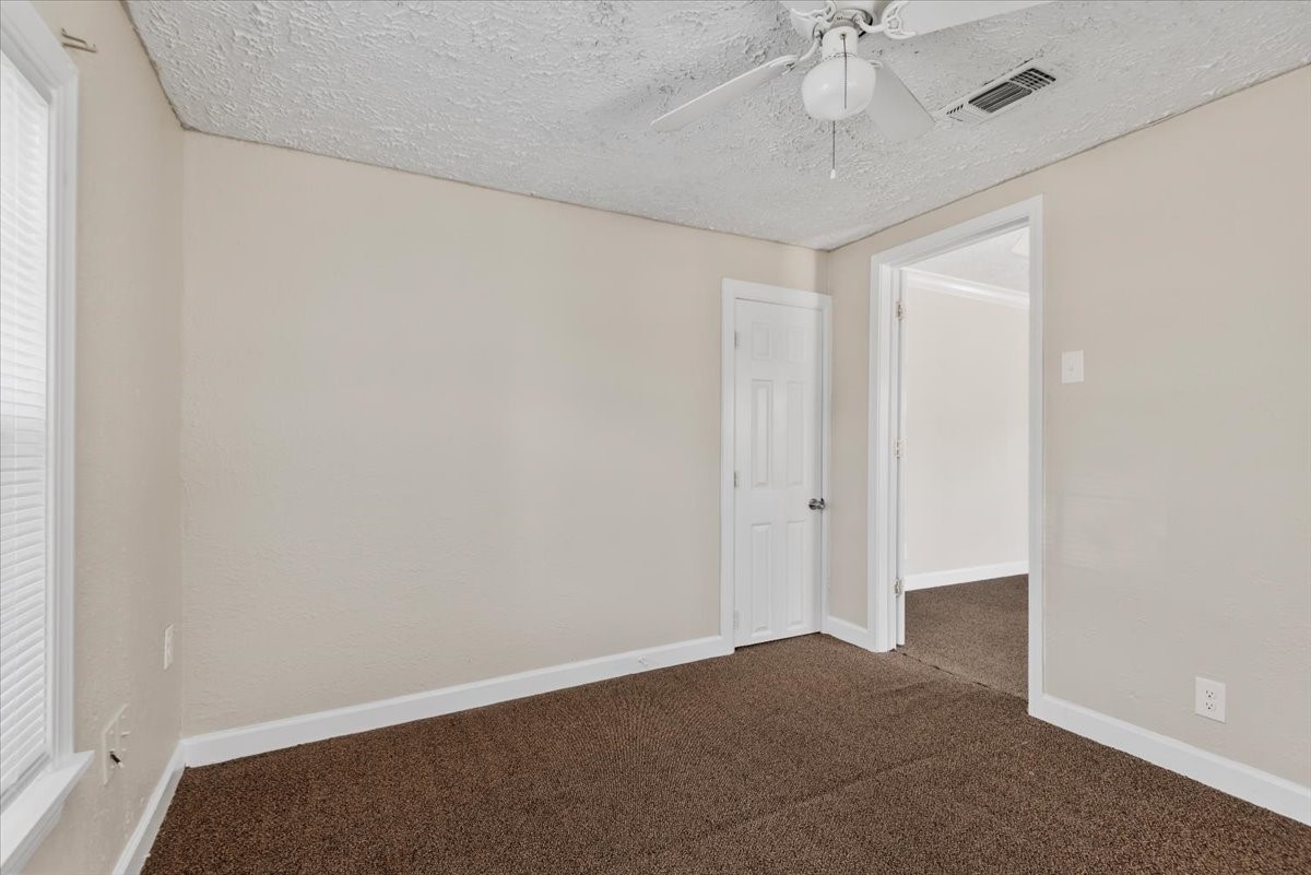7413 Dallas Street Houston, TX 77011 - Photo 9 of 26 a view of an empty room