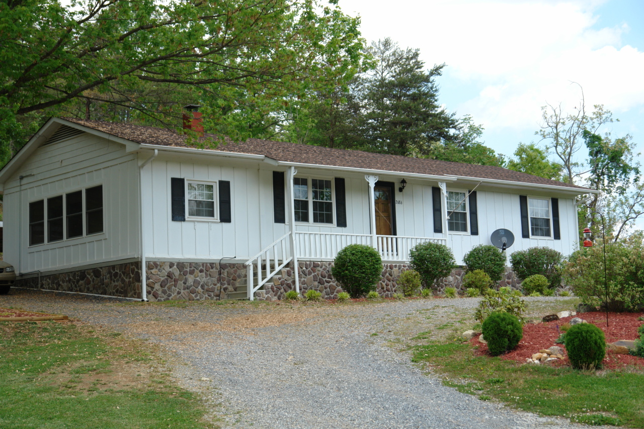 2686 Penicks Mill Road Bedford, VA 24523 - Photo 1 of 12 Front