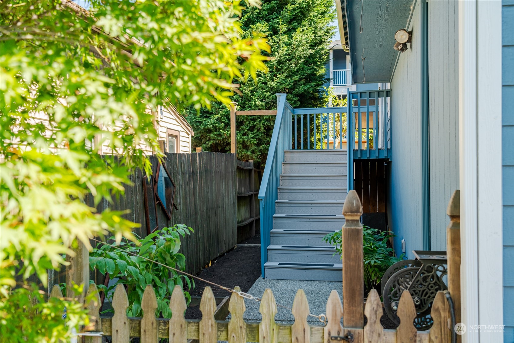 4118 25th Avenue Southwest Seattle, WA 98106 - Photo 2 of 15