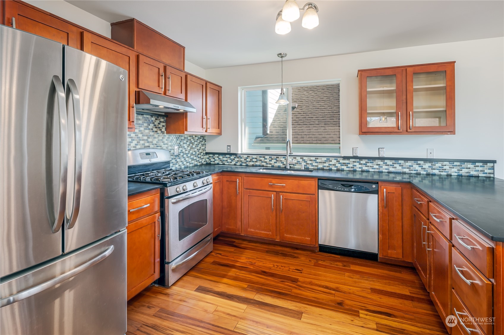 4118 25th Avenue Southwest Seattle, WA 98106 - Photo 3 of 15