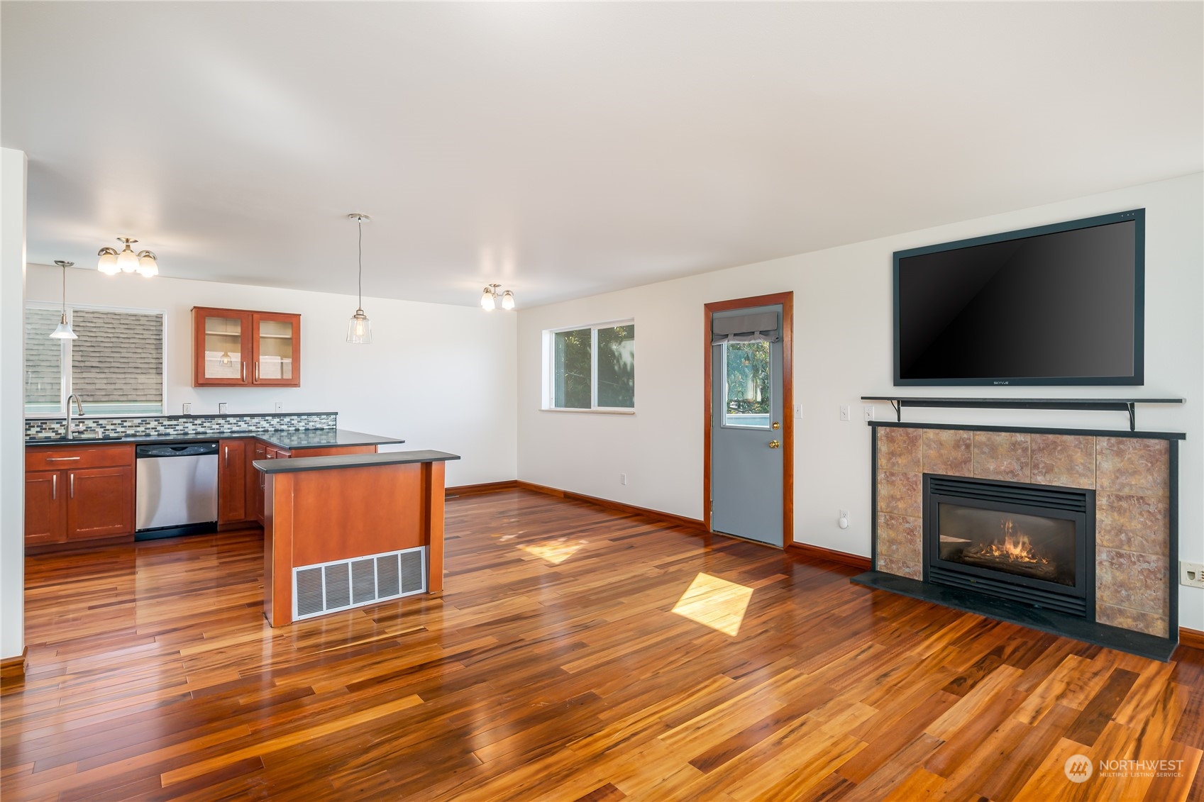 4118 25th Avenue Southwest Seattle, WA 98106 - Photo 4 of 15