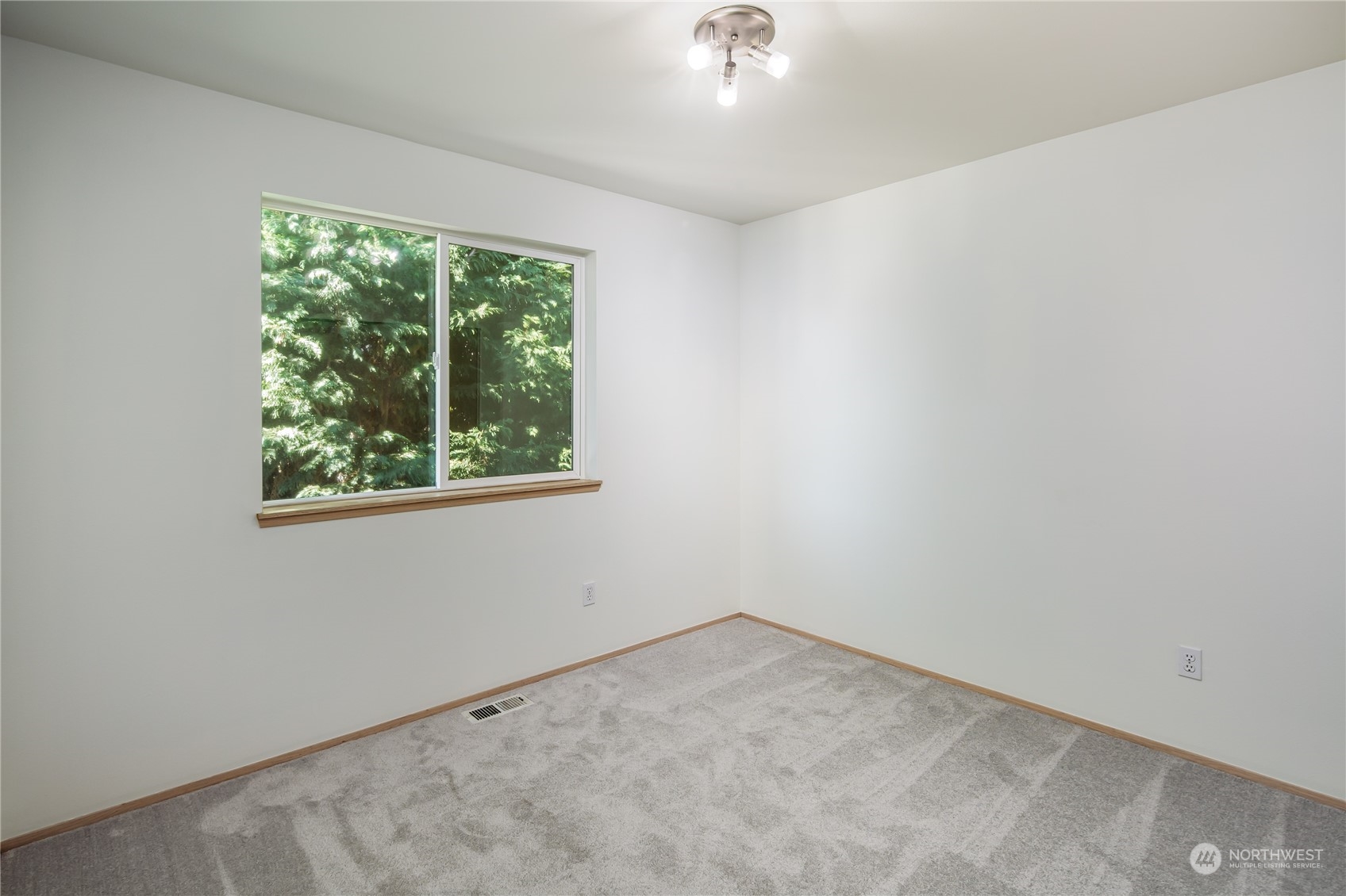 4118 25th Avenue Southwest Seattle, WA 98106 - Photo 8 of 15