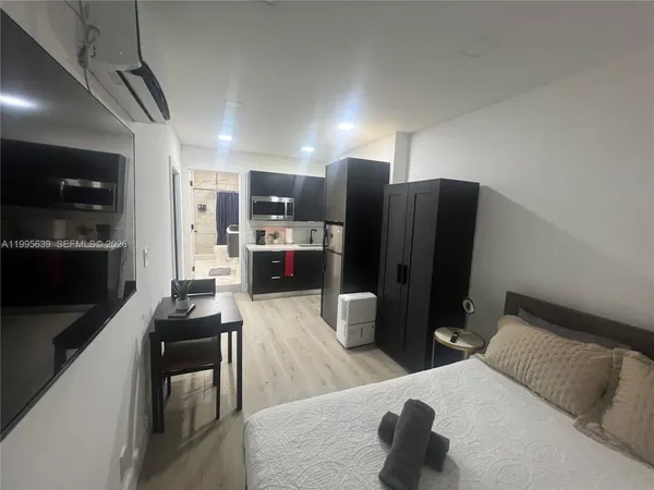 $1,595 | 2723 Southwest 13th Street, Unit STUDIO, Miami, FL 33135