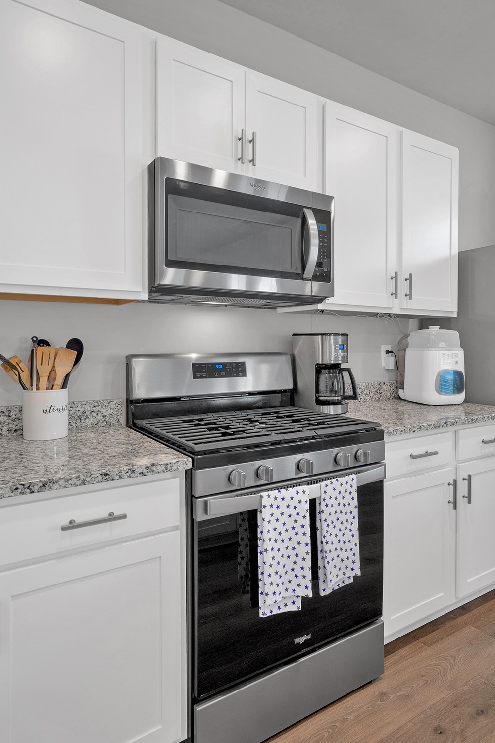 708 Pintail Pointe Lebanon, TN 37090 - Photo 14 of 41 a stove top oven sitting inside of a kitchen