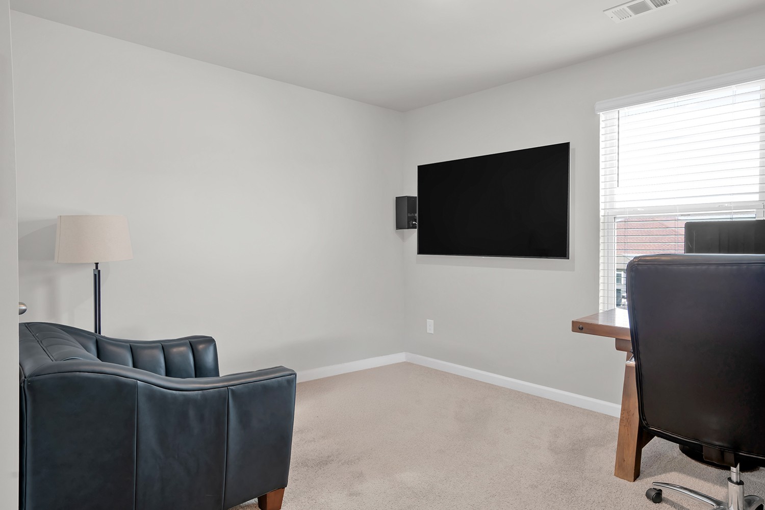 708 Pintail Pointe Lebanon, TN 37090 - Photo 18 of 41 a living room with furniture and a flat screen tv