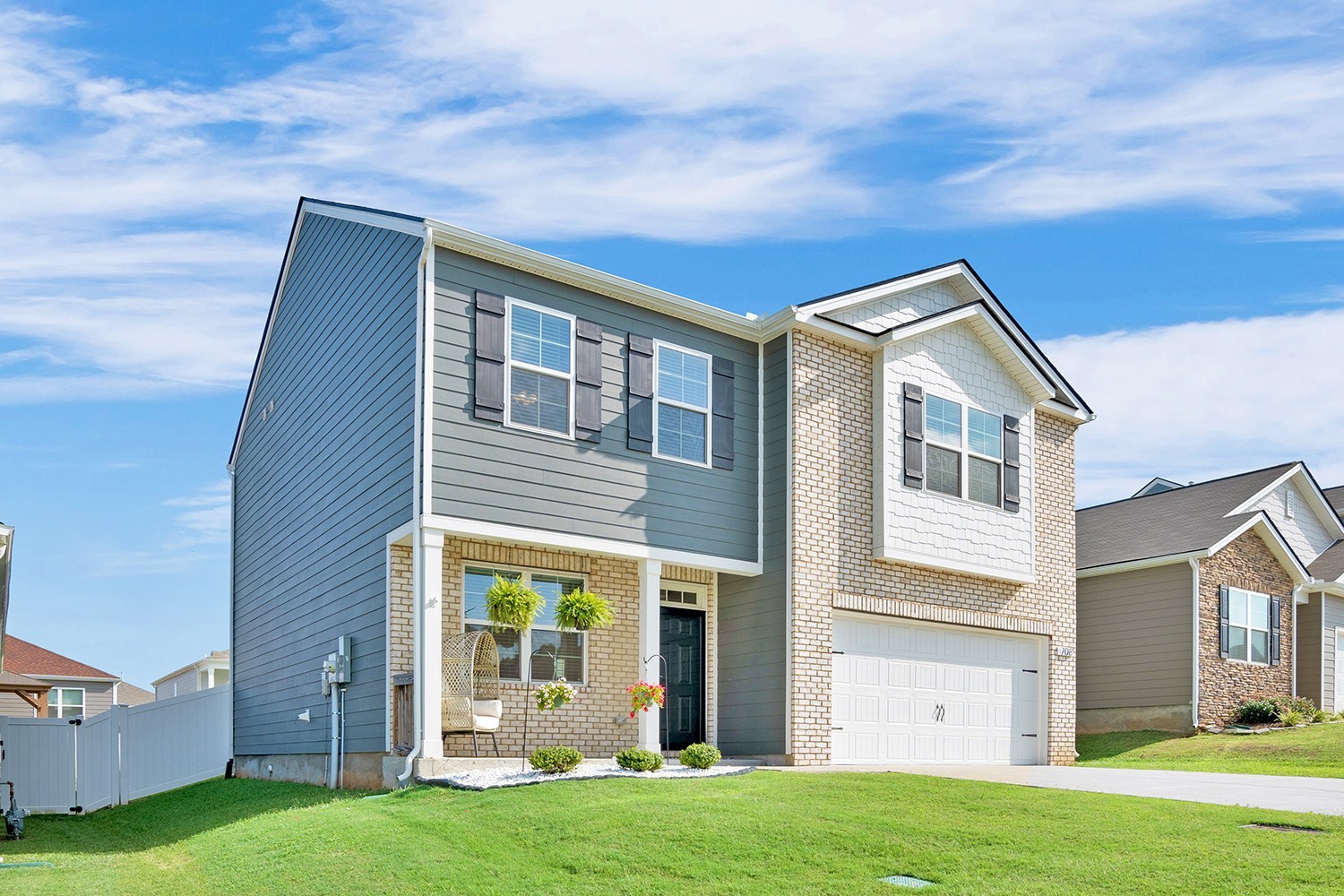 708 Pintail Pointe Lebanon, TN 37090 - Photo 3 of 41 a front view of a house with a garden