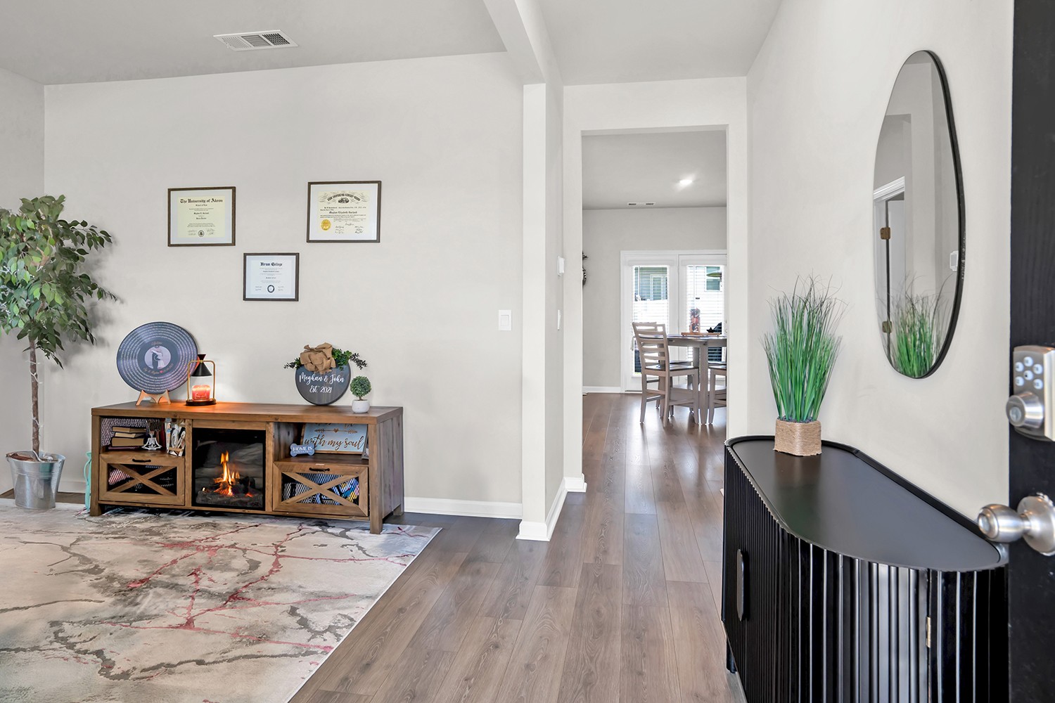 708 Pintail Pointe Lebanon, TN 37090 - Photo 6 of 41 a view of a livingroom with furniture and wooden floor