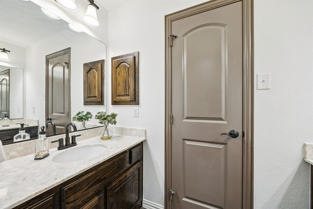 916 Redbird Lane Allen, TX 75013 - Photo 35 of 39 a bathroom with 2 sink and a mirror
