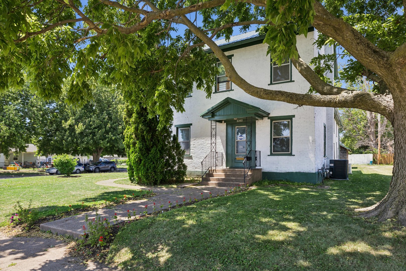 2202 McKinley Street Clinton, IA 52732 - Photo 1 of 28