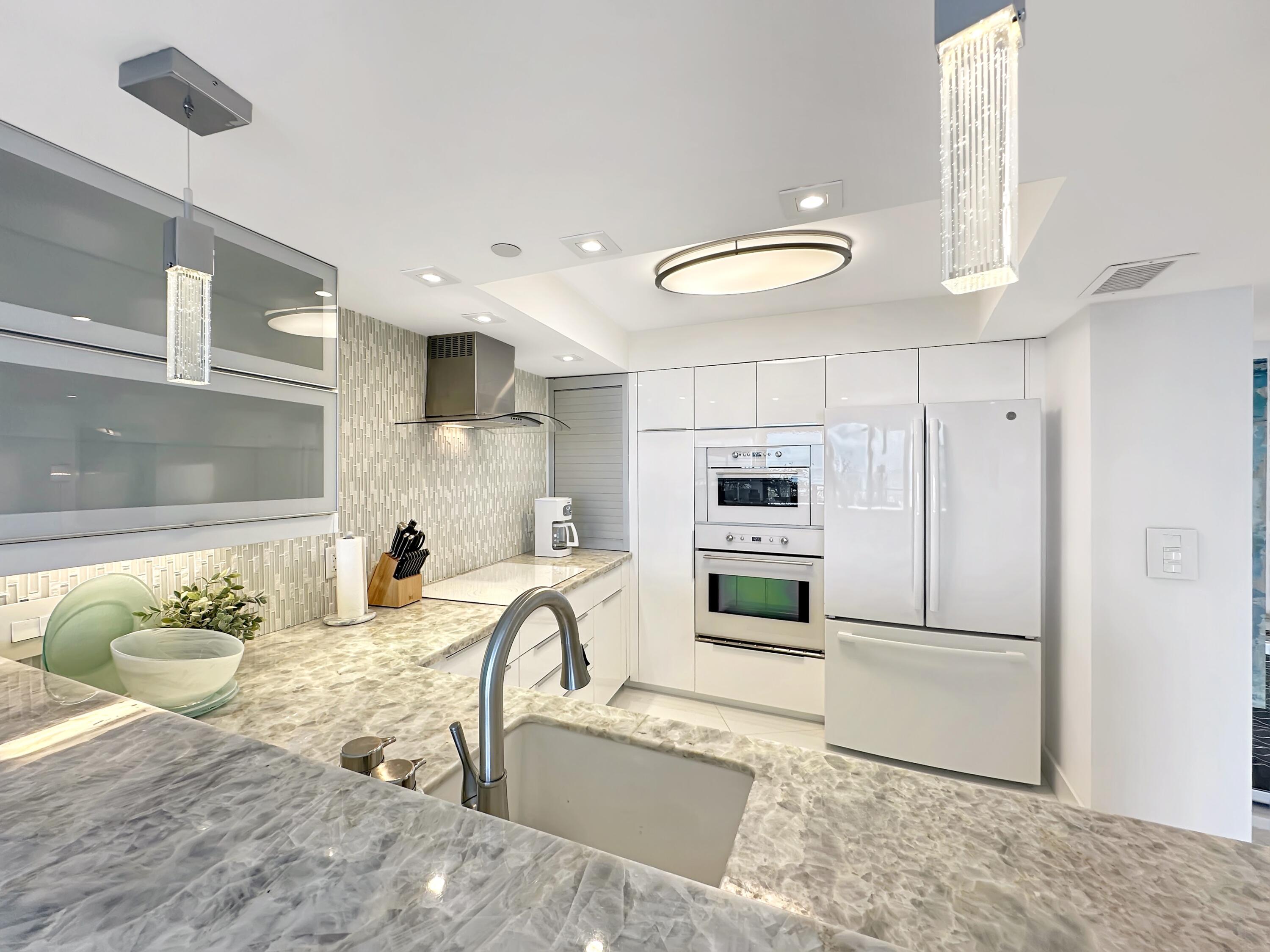 3000 North Ocean Drive, Unit 4D Singer Island, FL 33404 - Photo 9 of 58 Kitchen