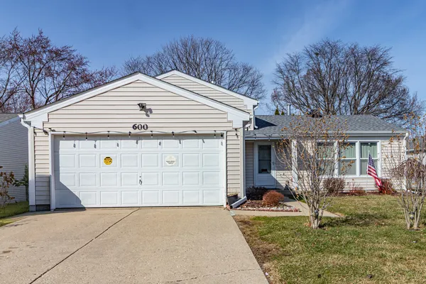 $525,000 | 600 Thompson Boulevard, Buffalo Grove, IL 60089