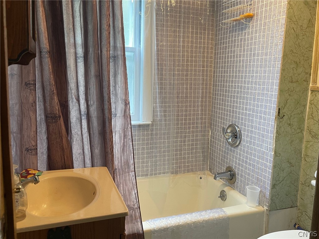 2509 Main Street Vienna, NY 13308 - Photo 23 of 28 1st floor full bath