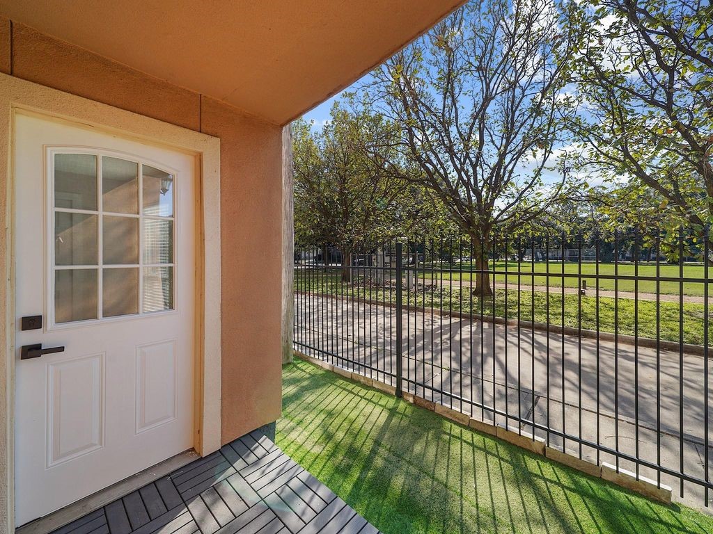 3006 Chenevert Street Houston, TX 77004 - Photo 15 of 15 Front Patio Facing the Park
