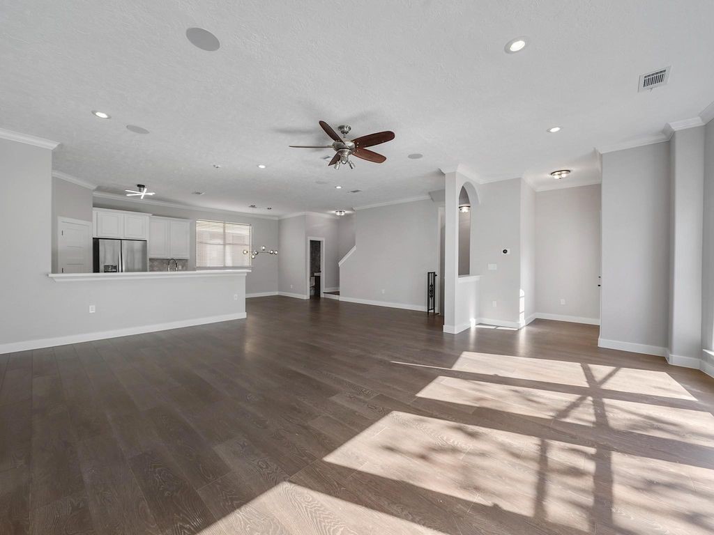 3006 Chenevert Street Houston, TX 77004 - Photo 2 of 15 Living Area