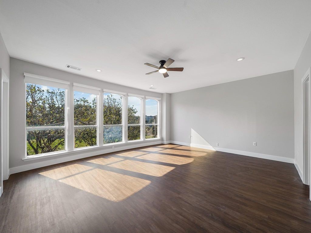 3006 Chenevert Street Houston, TX 77004 - Photo 6 of 15 Primary Bedroom