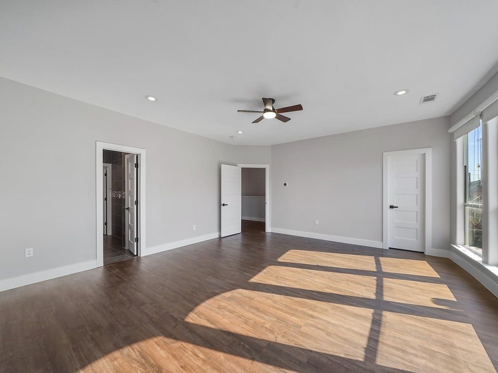 3006 Chenevert Street Houston, TX 77004 - Photo 7 of 15 Primary Bedroom