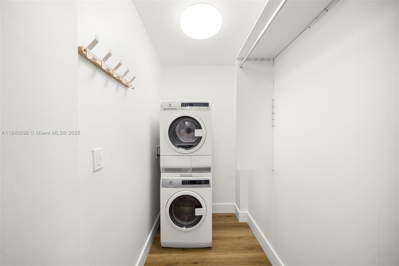 199 Ocean Ln Drive, Unit 1015 Key Biscayne, FL 33149 - Photo 19 of 27 INSIDE THE UNIT