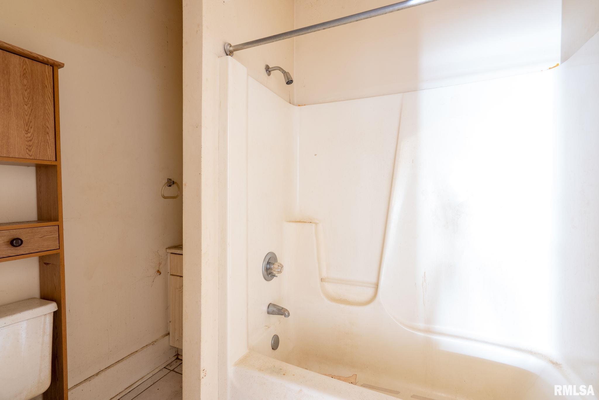 2104 Telegraph Road Davenport, IA 52804 - Photo 13 of 16 Gallery Image 13