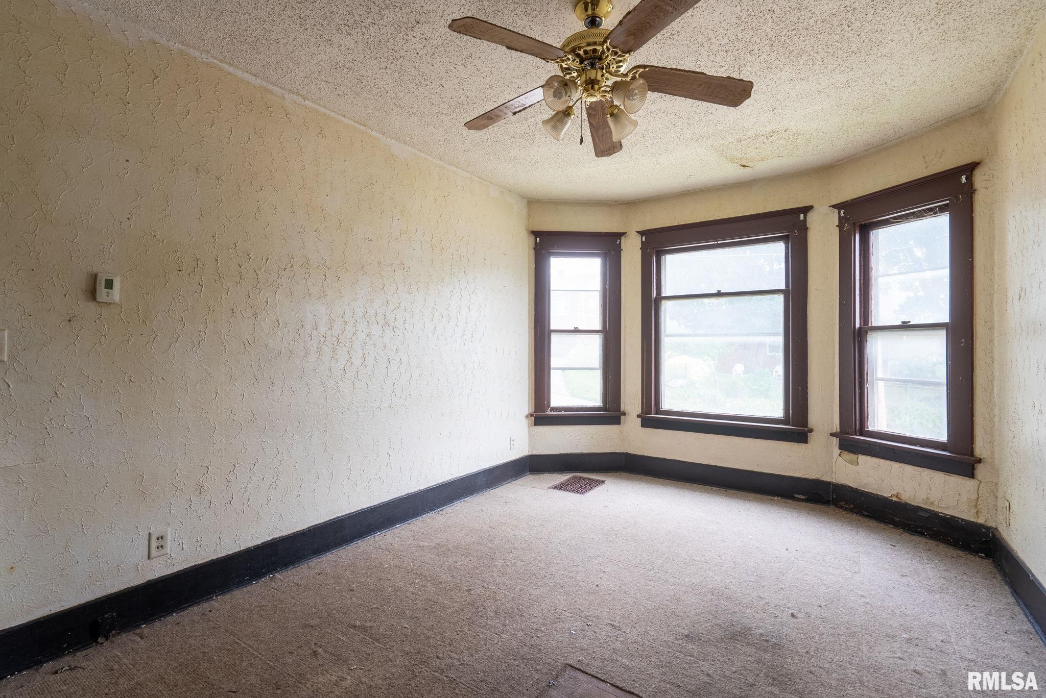 2104 Telegraph Road Davenport, IA 52804 - Photo 4 of 16 Gallery Image 4