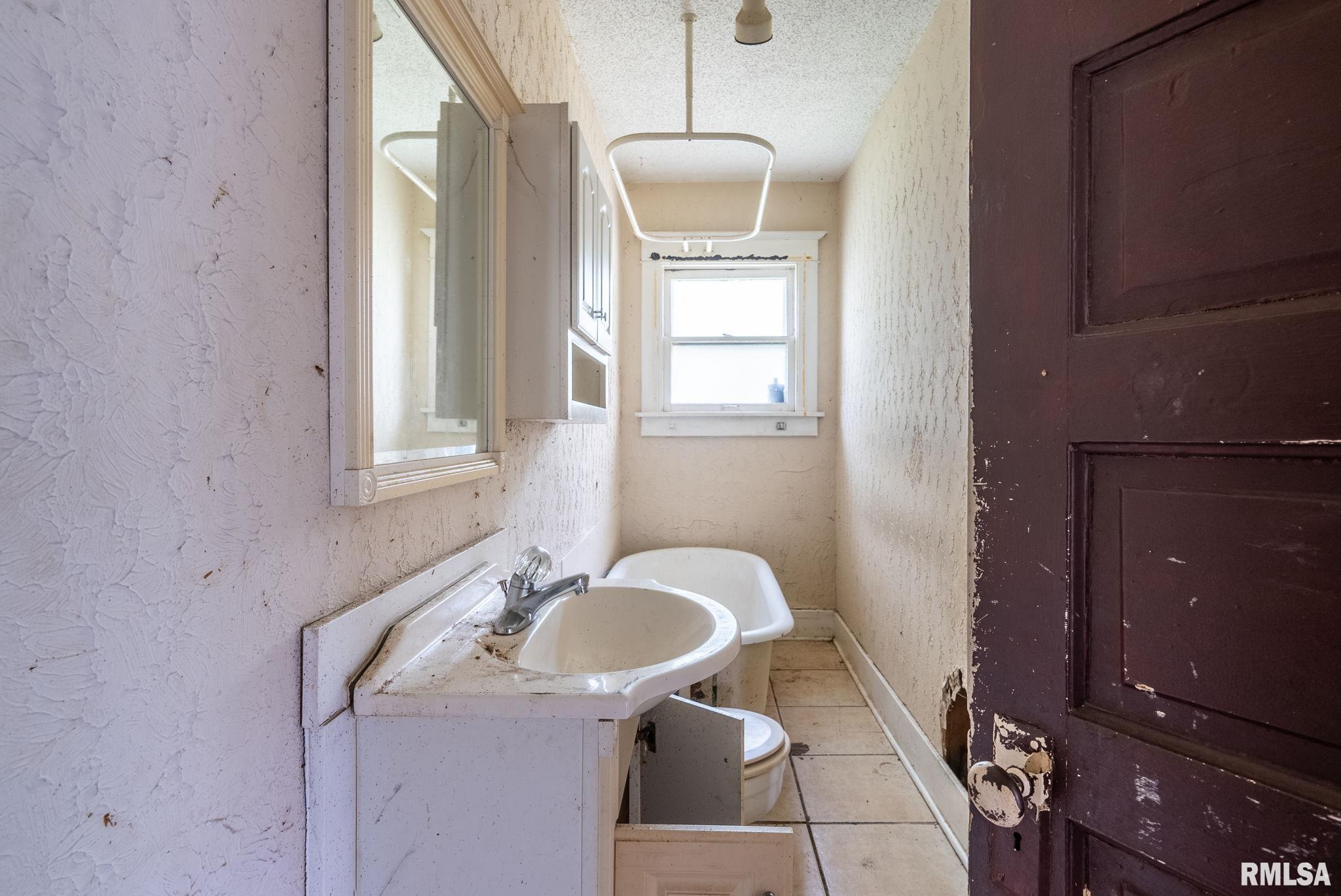 2104 Telegraph Road Davenport, IA 52804 - Photo 6 of 16 Gallery Image 6