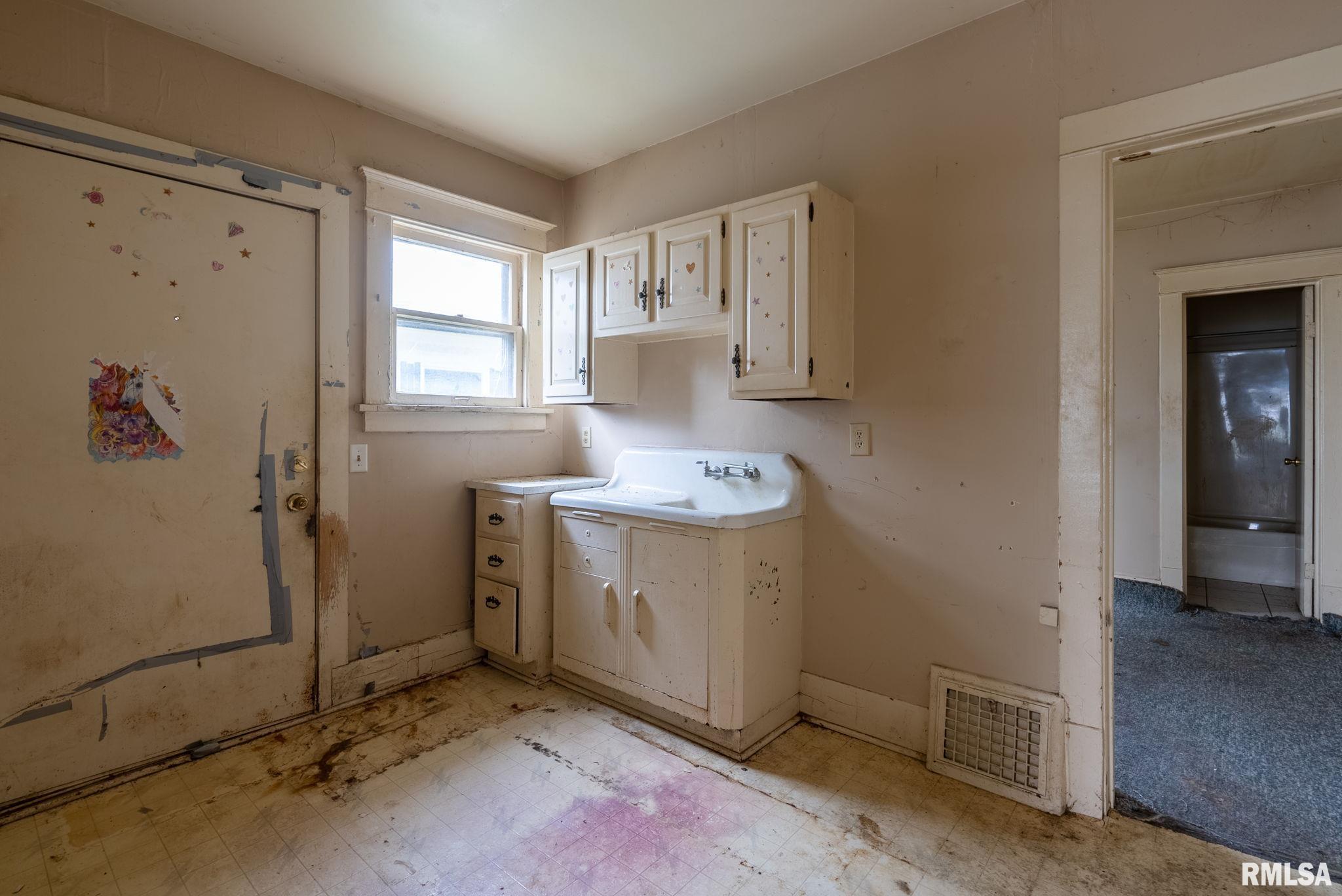 2104 Telegraph Road Davenport, IA 52804 - Photo 10 of 16 Gallery Image 10