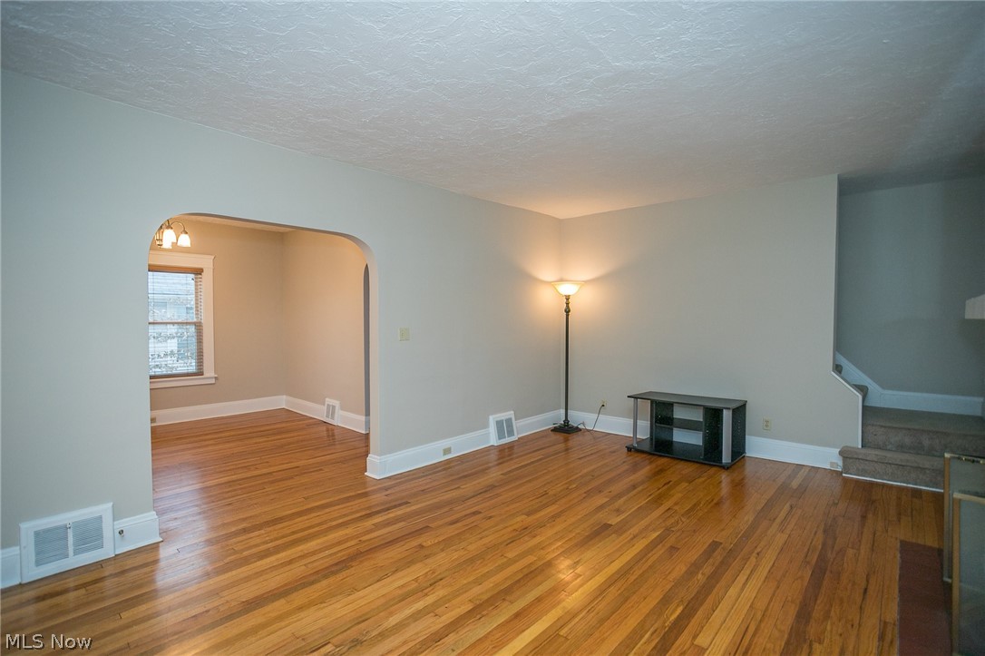 1475 Holmden Road South Euclid, OH 44121 - Photo 7 of 31