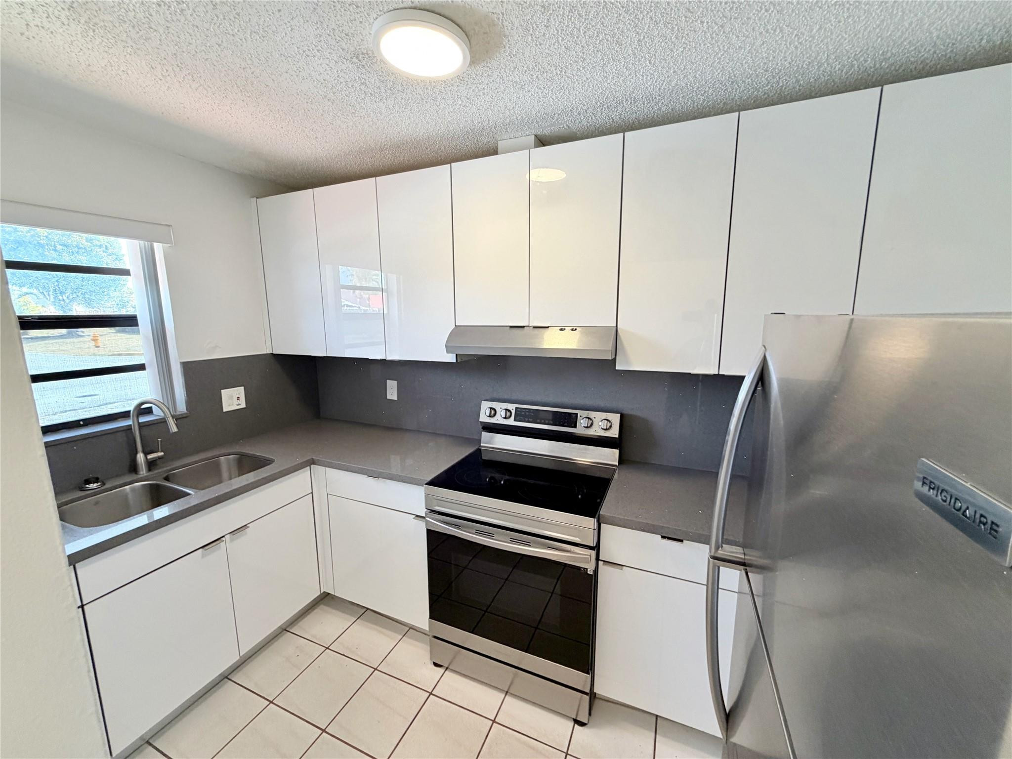 4804 Southwest 145th Avenue Miami, FL 33175 - Photo 4 of 17 Photo 4