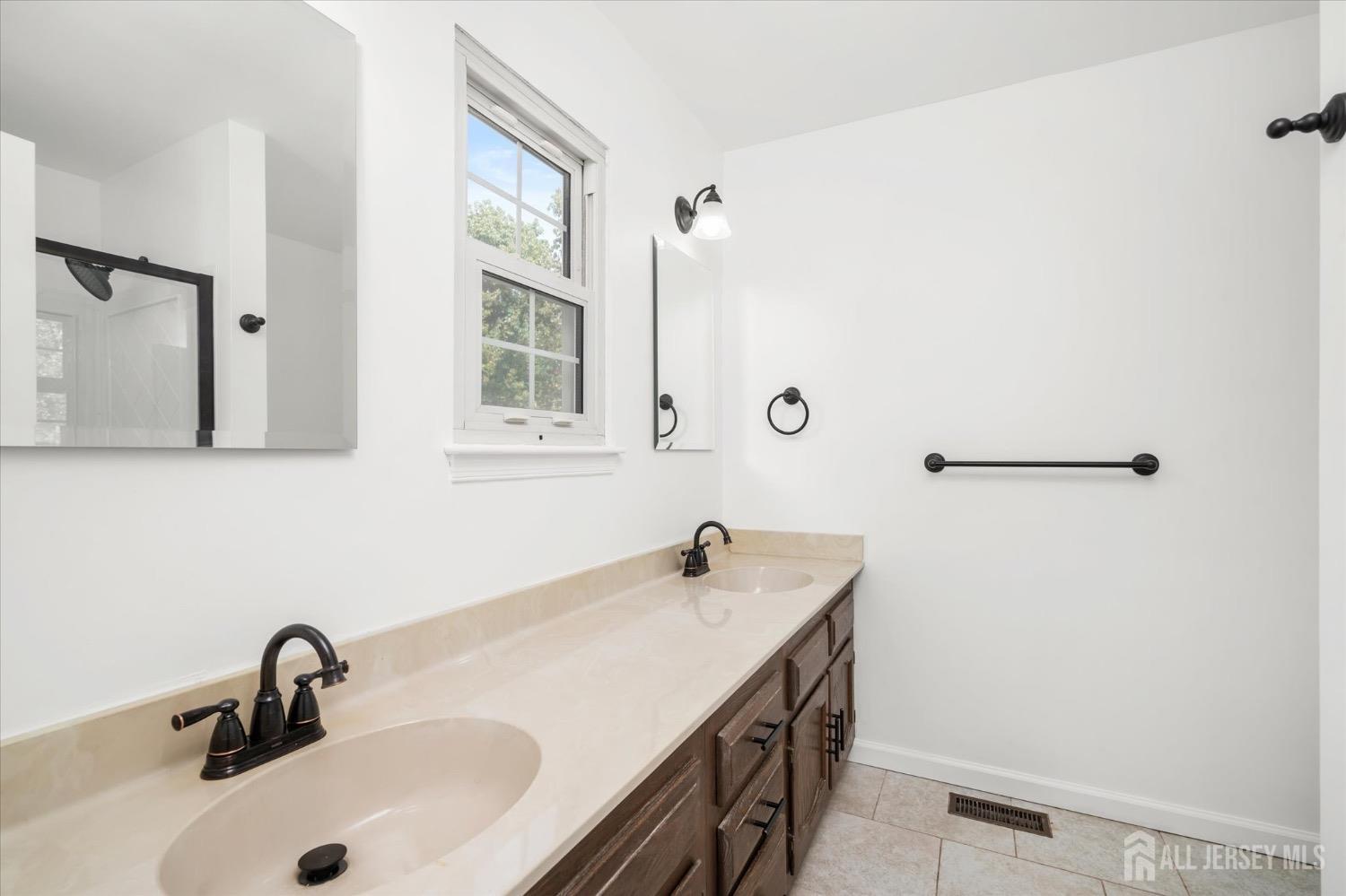 548 New Brunswick Road Somerset, NJ 08873 - Photo 19 of 31 Gallery Image 19