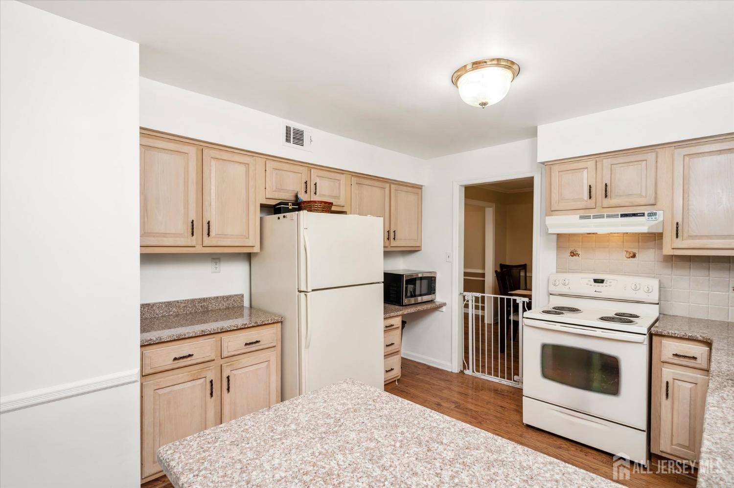548 New Brunswick Road Somerset, NJ 08873 - Photo 9 of 31 Gallery Image 9