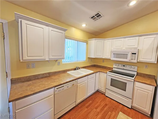 $1,565 | 960 Lone Pine Road, Pahrump, NV 89048