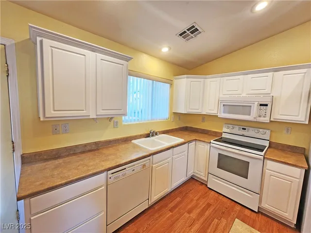 $1,735 | 960 Lone Pine Road, Pahrump, NV 89048