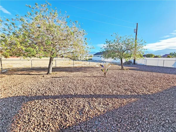 $1,565 | 960 Lone Pine Road, Pahrump, NV 89048