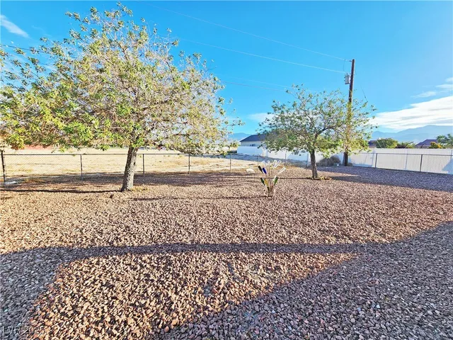 $1,735 | 960 Lone Pine Road, Pahrump, NV 89048