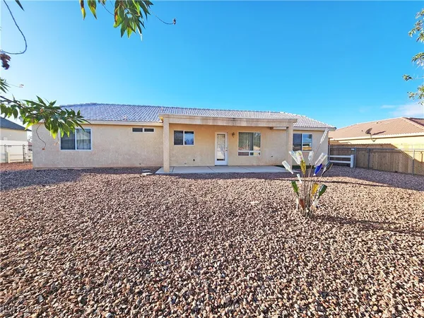 $1,565 | 960 Lone Pine Road, Pahrump, NV 89048
