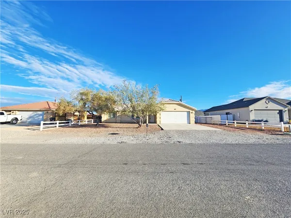$1,565 | 960 Lone Pine Road, Pahrump, NV 89048