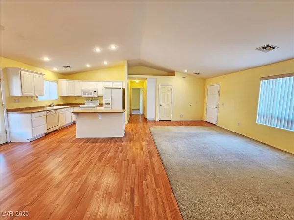 $1,565 | 960 Lone Pine Road, Pahrump, NV 89048