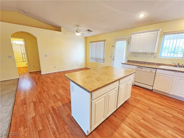 $1,565 | 960 Lone Pine Road, Pahrump, NV 89048