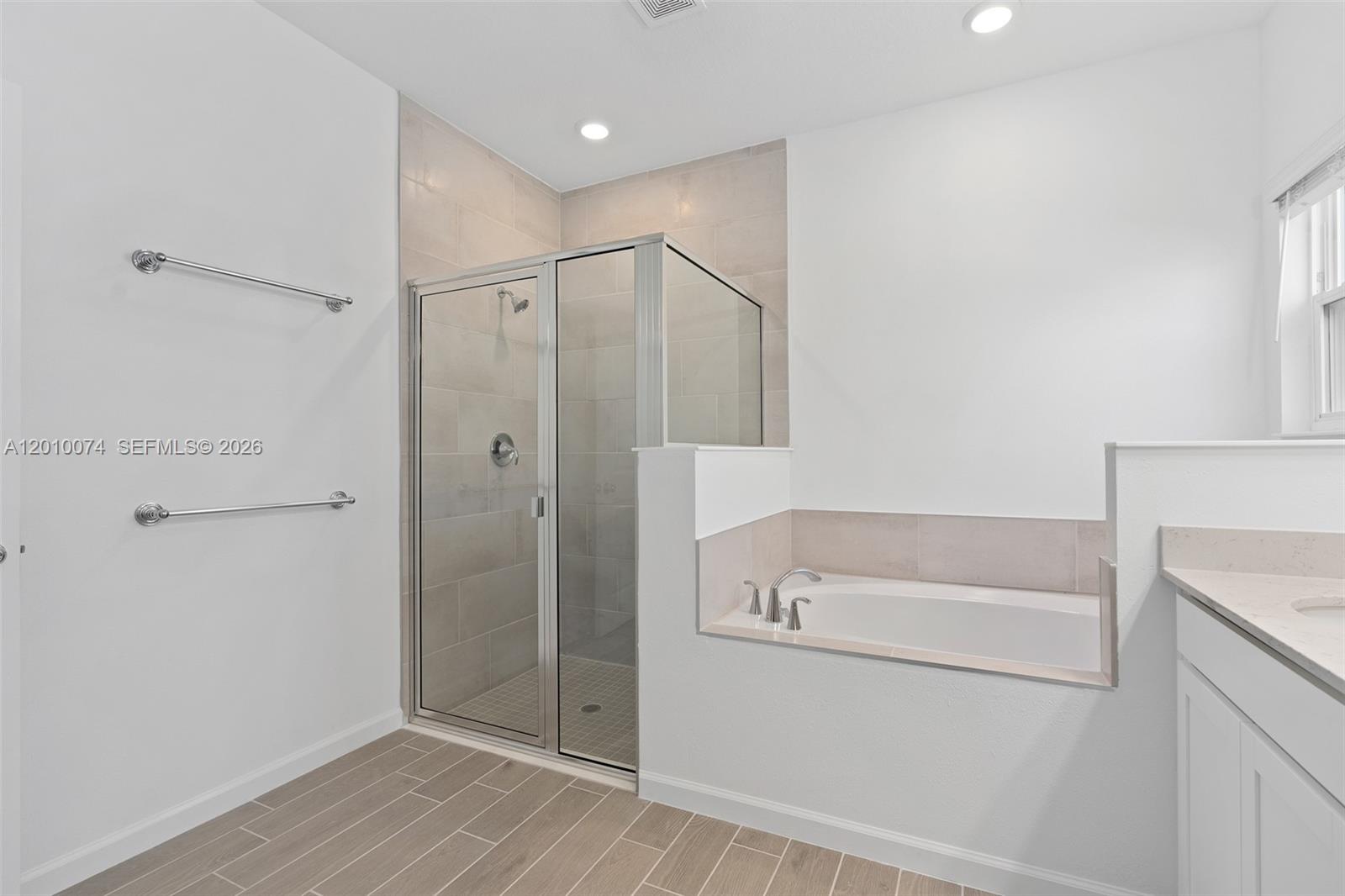 7789 Southwest 196th Terrace, Unit 1 Dunnellon, FL 34432 - Photo 32 of 36 a bathroom with a shower and a tub
