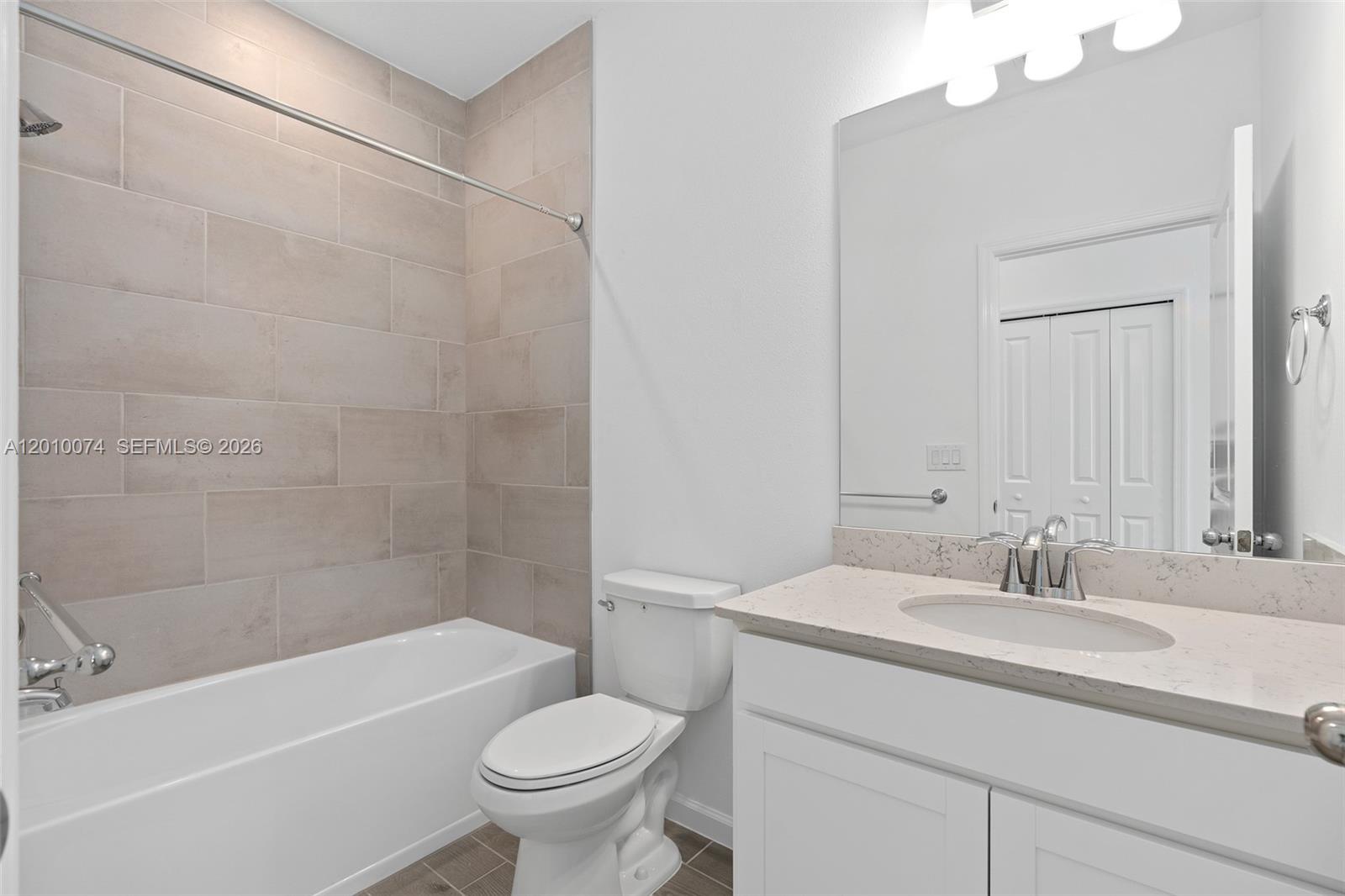 7789 Southwest 196th Terrace, Unit 1 Dunnellon, FL 34432 - Photo 7 of 36 a bathroom with a sink toilet and bathtub