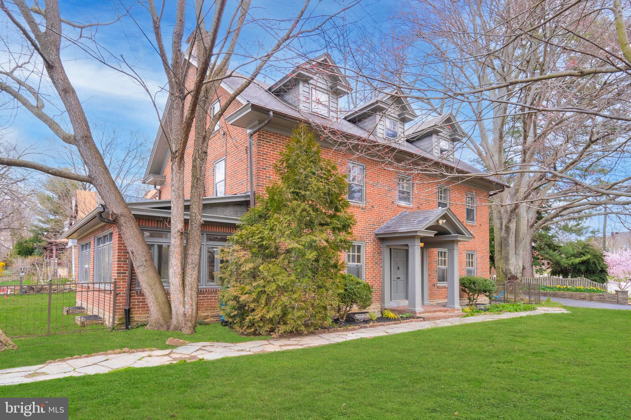 602 Vernon Road Philadelphia, PA 19119 - Photo 2 of 77