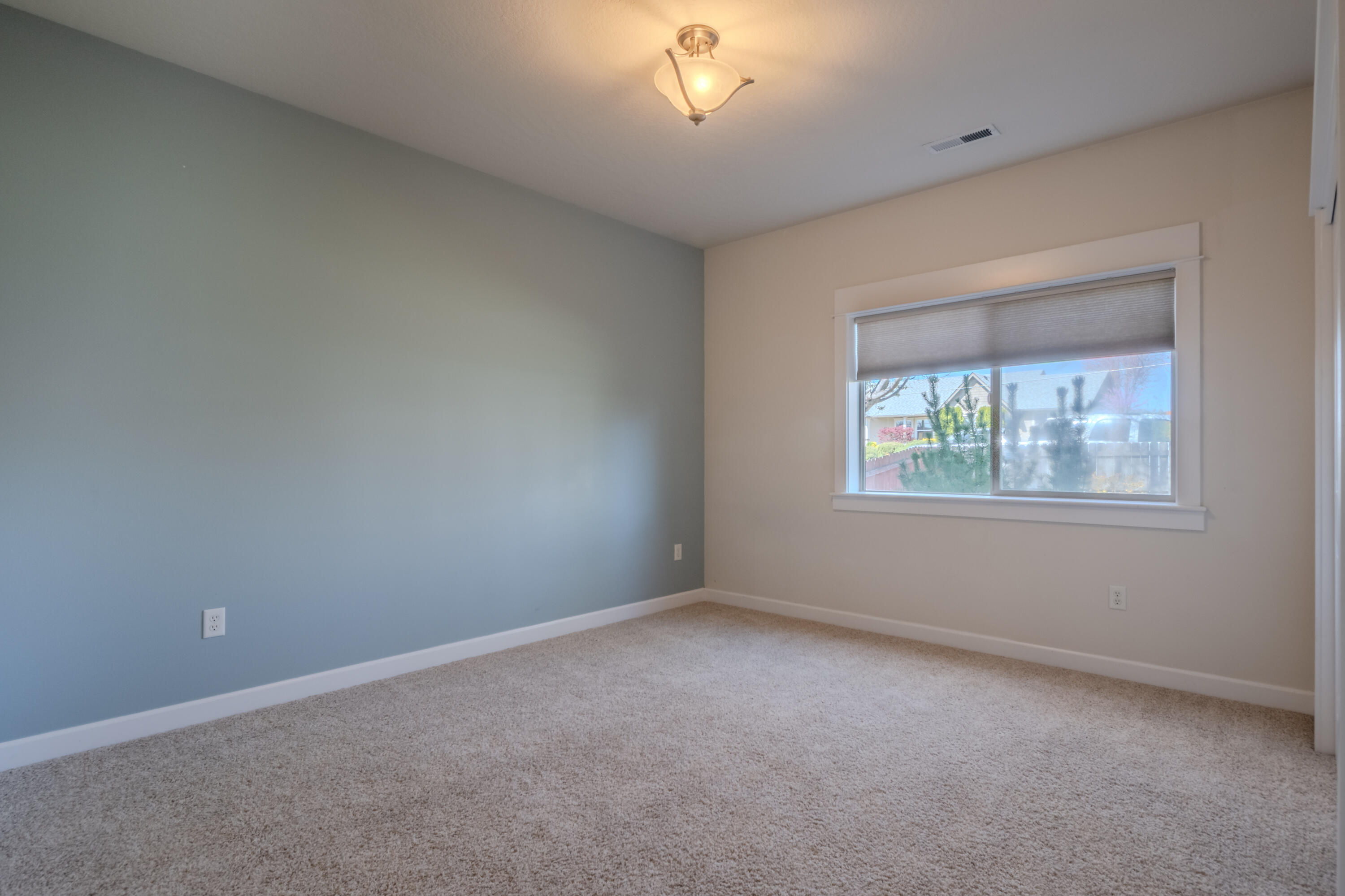 584 Barton Road Eagle Point, OR 97524 - Photo 19 of 30 01-18