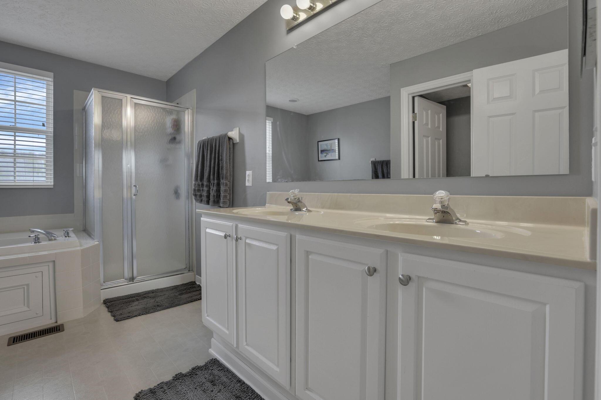 6121 Preve Ridge Drive New Albany, OH 43054 - Photo 25 of 46 36-web-or-mls-4E7A3068