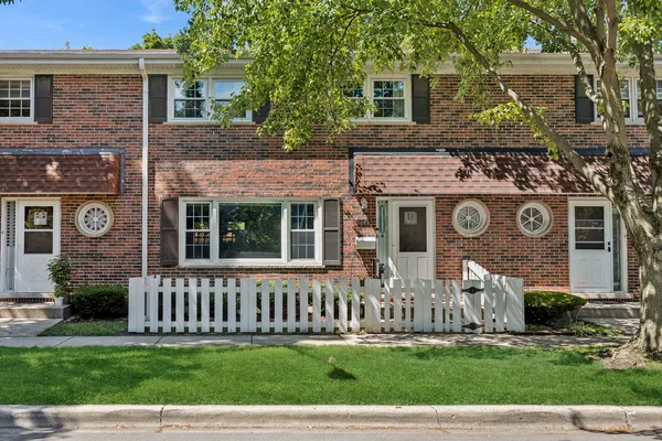 $430,000 | 1120 Superior Street, Oak Park, IL 60302