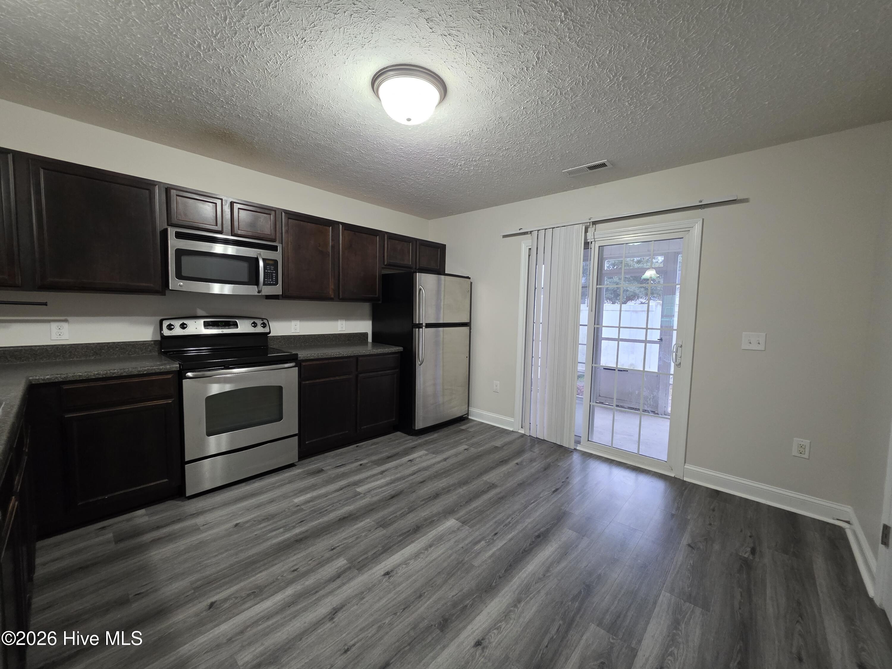 521 Cider Hill Road Jacksonville, NC 28546 - Photo 4 of 9 4