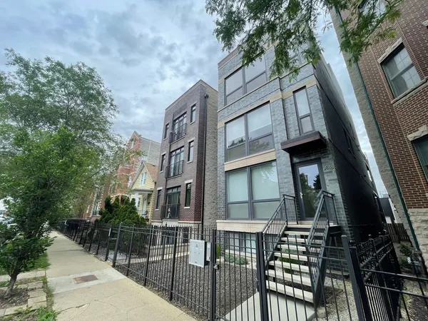 $4,680 | 2848 North Damen Avenue, Unit 3, Chicago, IL 60618